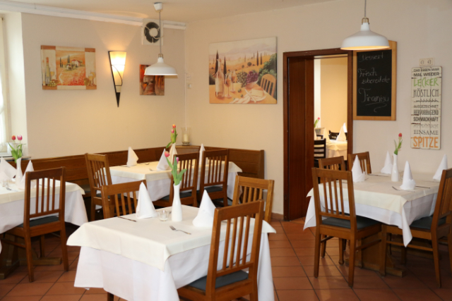 Die Räumlichkeiten des Restaurants Da Giovanni bietet ausreichend Platz für Ihre Feierlichkeiten.