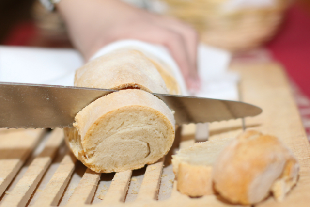 Unser Brot ist aus eigner Herstellung.