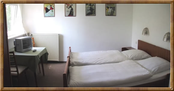 Wir verfügen über eine Bettenkapazität von:
6 Doppelzimmer ( 53 €)
& 2 Einzelzimmer ( 28  €)
