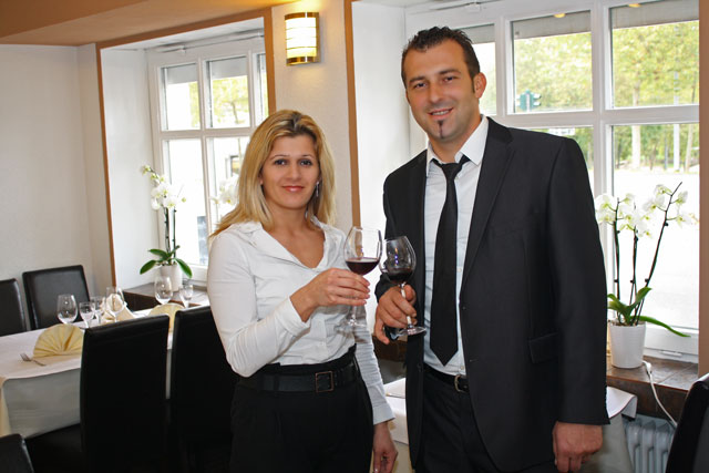 Herr und Frau Braina freuen sich Sie als Gäste im Restaurant Iliri in Püttlingen begrüßen zu dürfen.
