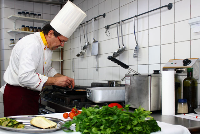 Inhaber und Küchenchef des Hauses Herr Roberto Luzzardi
